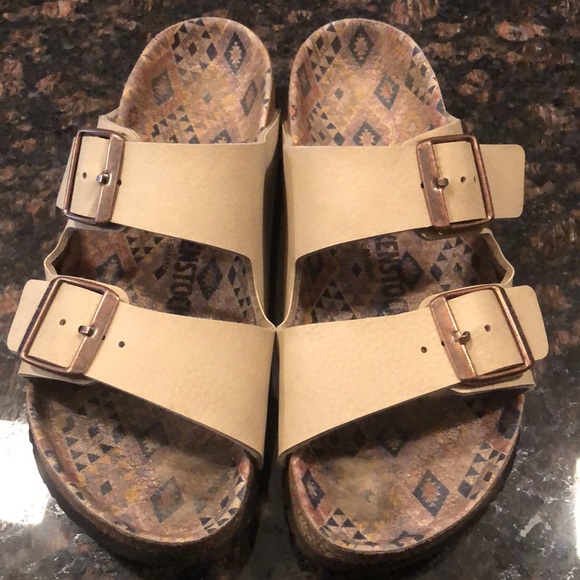 Size 7 Birkenstocks bought spring 2021 new. Good shape lots of life to go! - Picture 4 of 4